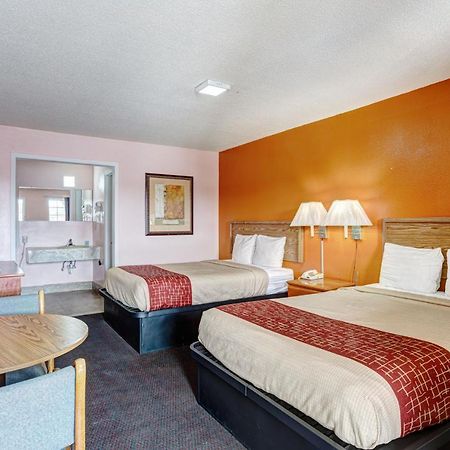 Regency Inn Fayetteville Екстериор снимка