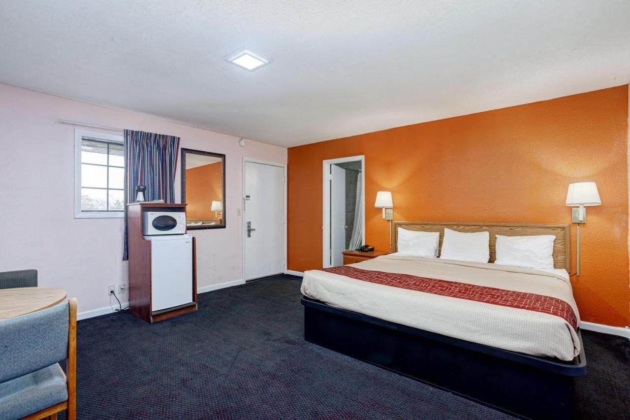 Regency Inn Fayetteville Екстериор снимка