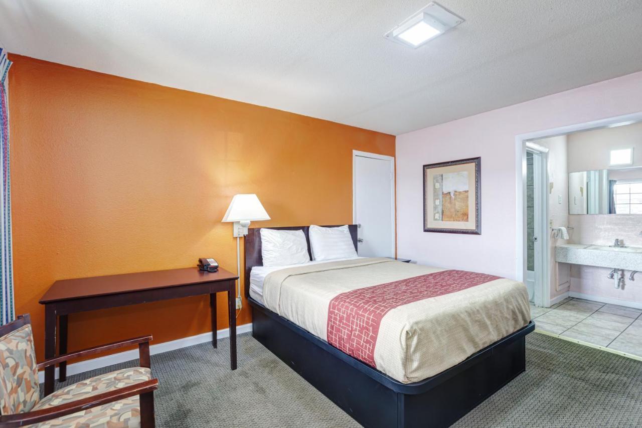 Regency Inn Fayetteville Екстериор снимка
