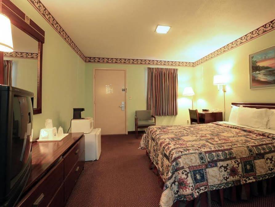 Regency Inn Fayetteville Екстериор снимка