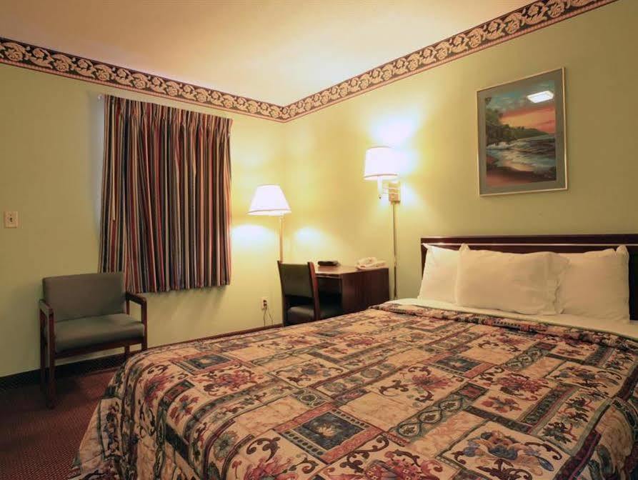 Regency Inn Fayetteville Екстериор снимка